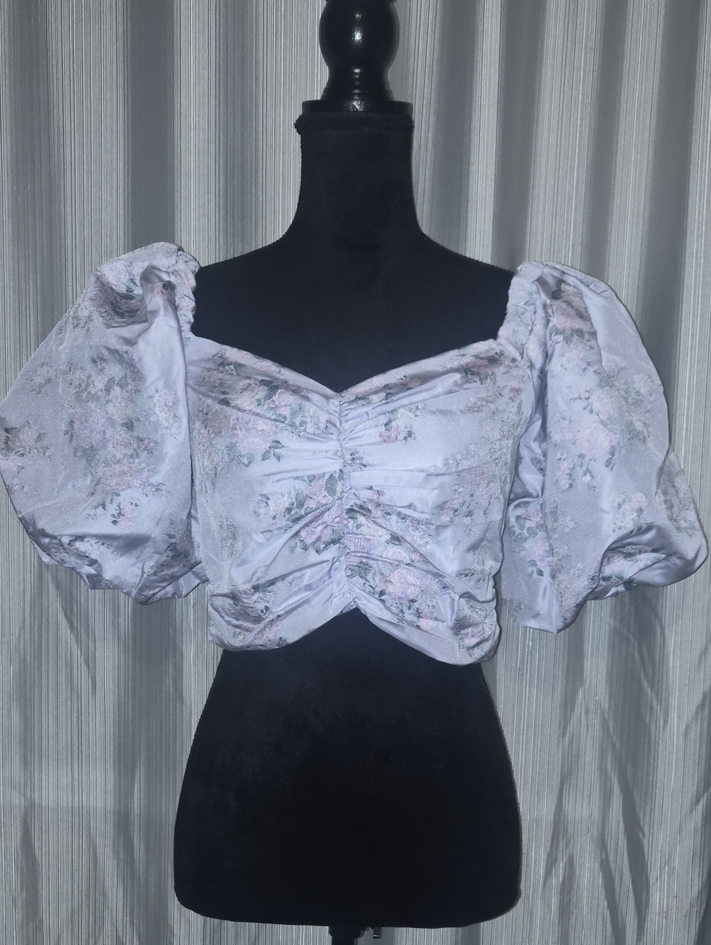Express Lavender Floral Puff-Sleeve Ruched Crop Top